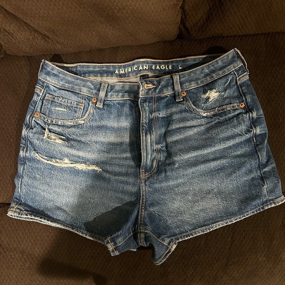 American Eagle Strigid Women's Ripped Mom Short - Picture 1 of 2